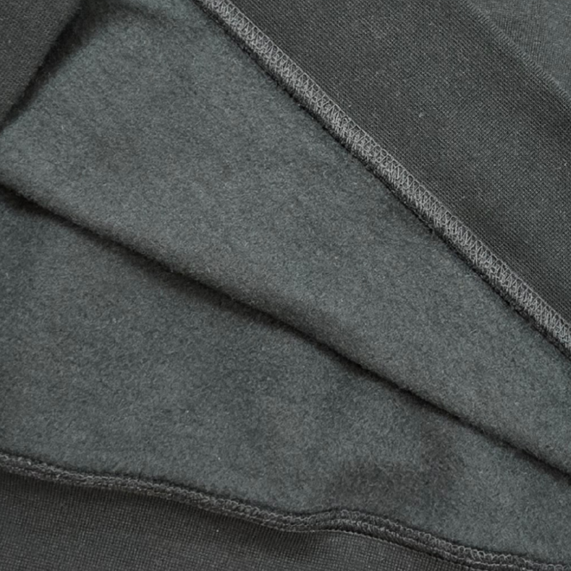closeup of swith apres alpine club fleece hoodie in dark green inside of brushed fleece